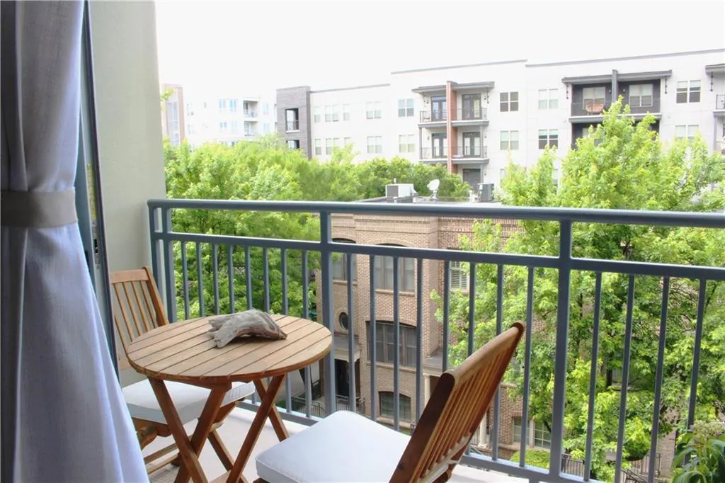 711 Cosmopolitan Drive Unit 413, Atlanta, Georgia 30324, 1 Bedroom Bedrooms, ,1 BathroomBathrooms,Residential,For Sale,711 Cosmopolitan Drive Unit 413,7662401