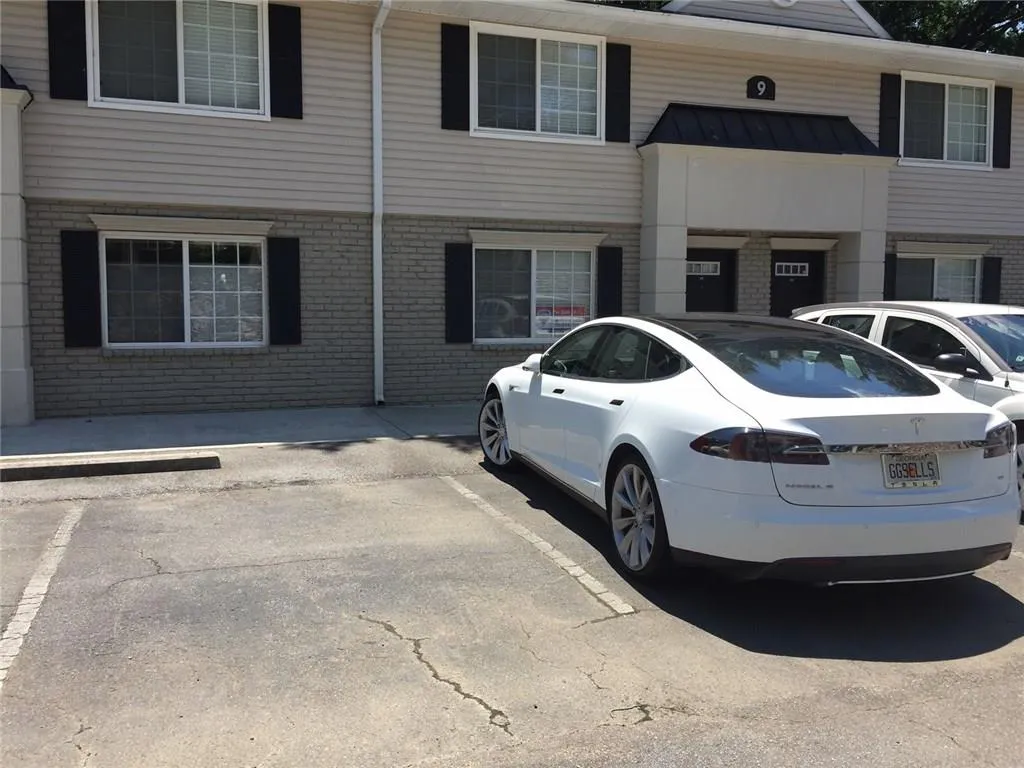 6940 Roswell Road Unit 9c, Atlanta, Georgia 30328, 2 Bedrooms Bedrooms, ,1 BathroomBathrooms,Residential,Sold,6940 Roswell Road Unit 9c,5712148