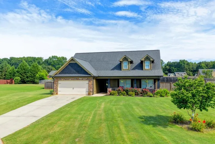 82 Lake Point Court, Jefferson, Georgia 30549