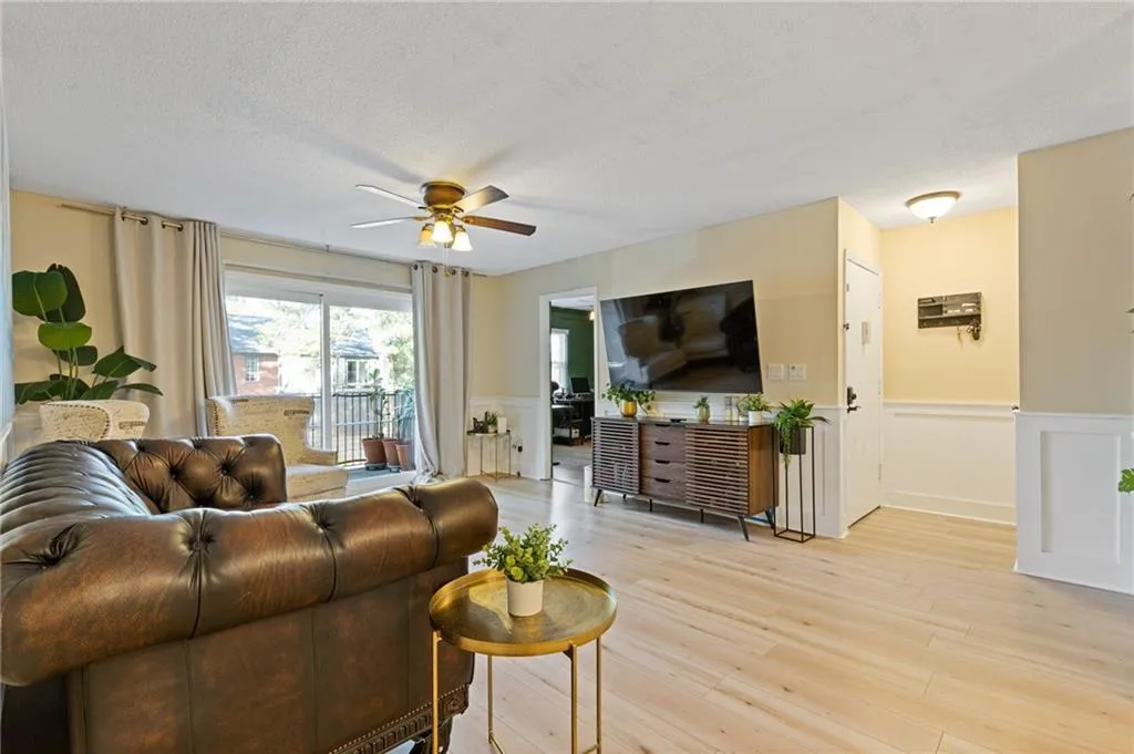 6851 Roswell Road Unit N9, Atlanta, Georgia 30328, 2 Bedrooms Bedrooms, ,1 BathroomBathrooms,Residential,For Sale,6851 Roswell Road Unit N9,7695309