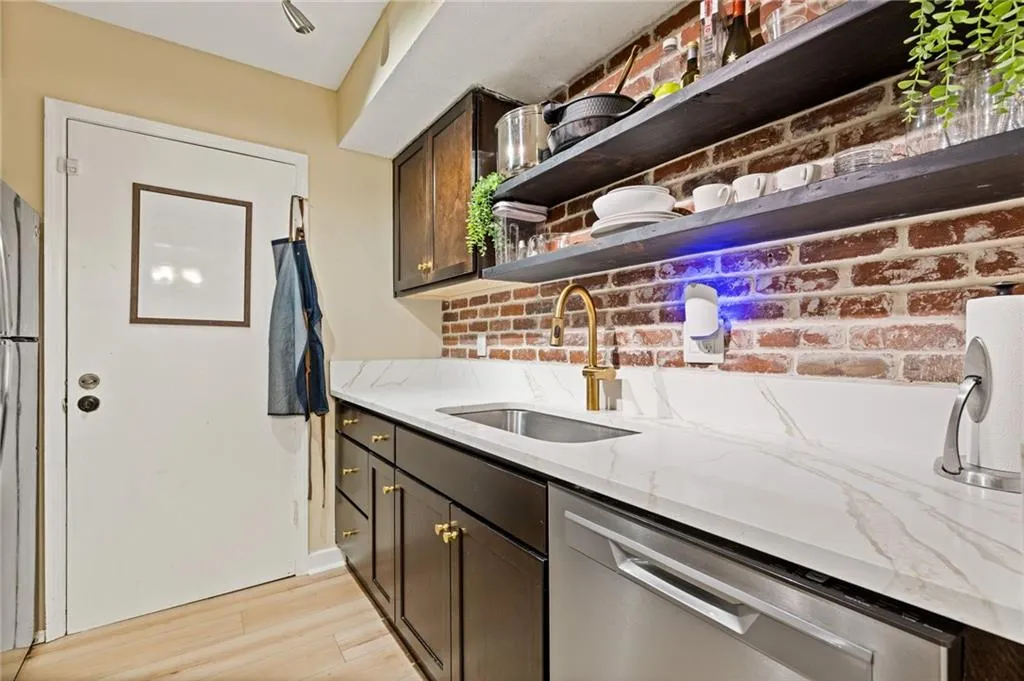 6851 Roswell Road Unit N9, Atlanta, Georgia 30328, 2 Bedrooms Bedrooms, ,1 BathroomBathrooms,Residential,For Sale,6851 Roswell Road Unit N9,7695309