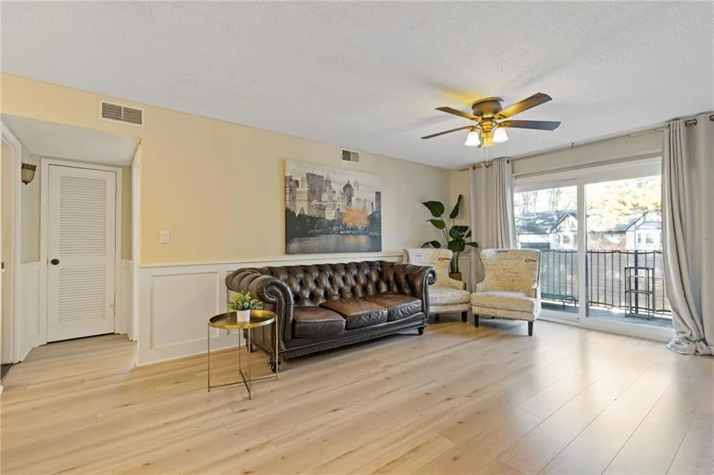 6851 Roswell Road Unit N9, Atlanta, Georgia 30328, 2 Bedrooms Bedrooms, ,1 BathroomBathrooms,Residential,For Sale,6851 Roswell Road Unit N9,7695309