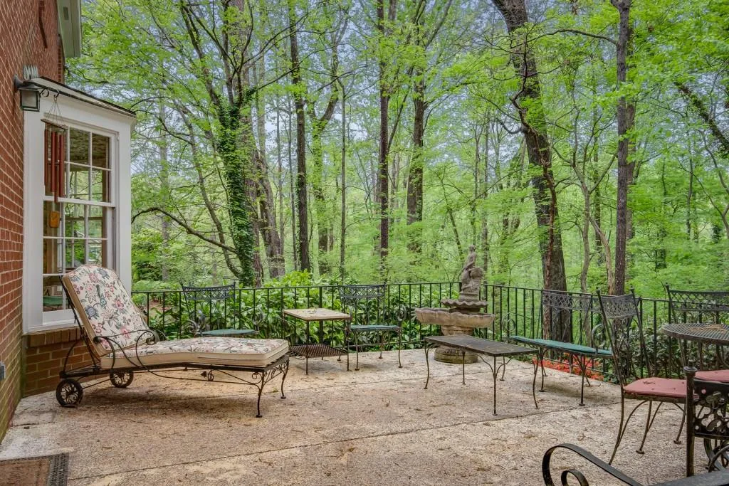 35 River Court Parkway, Sandy Springs, Georgia 30328, 4 Bedrooms Bedrooms, ,2 BathroomsBathrooms,Residential,Sold,35 River Court Parkway,6871288
