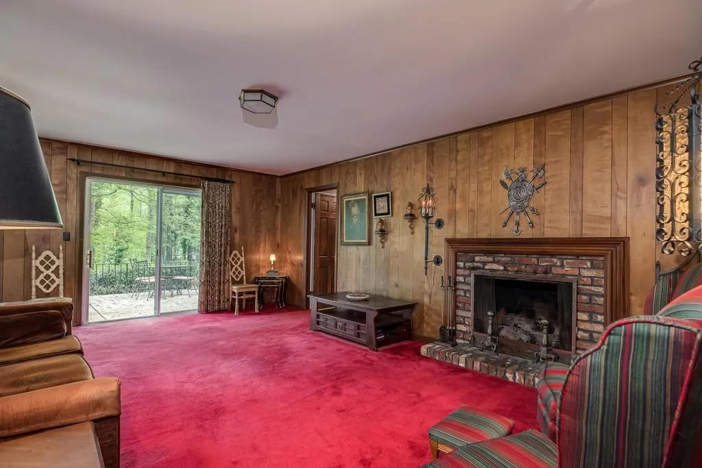 35 River Court Parkway, Sandy Springs, Georgia 30328, 4 Bedrooms Bedrooms, ,2 BathroomsBathrooms,Residential,Sold,35 River Court Parkway,6871288