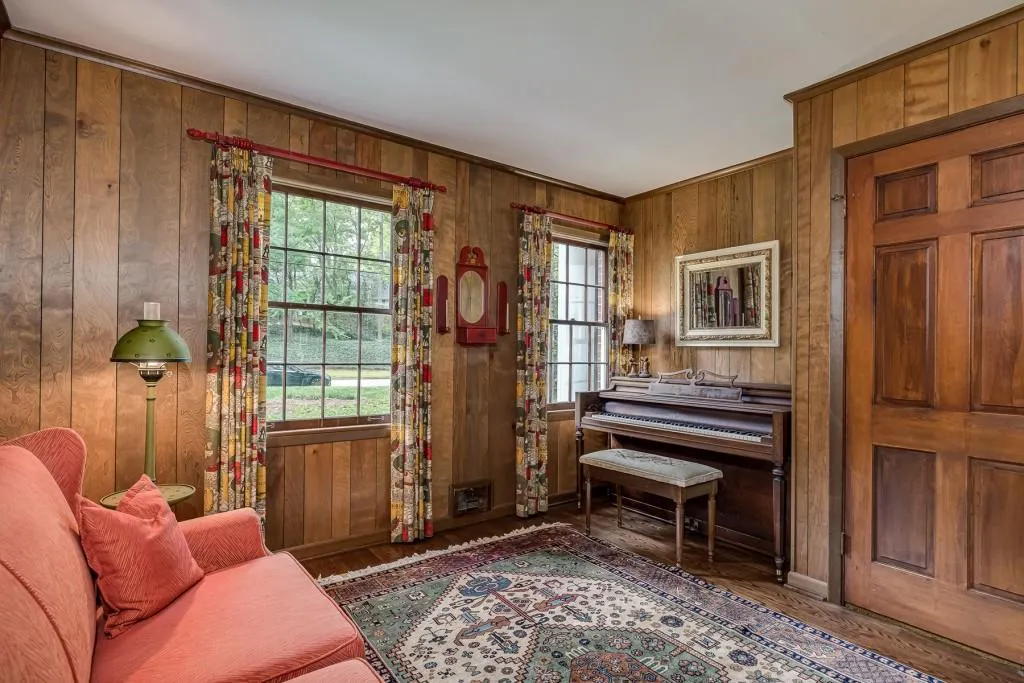 35 River Court Parkway, Sandy Springs, Georgia 30328, 4 Bedrooms Bedrooms, ,2 BathroomsBathrooms,Residential,Sold,35 River Court Parkway,6871288
