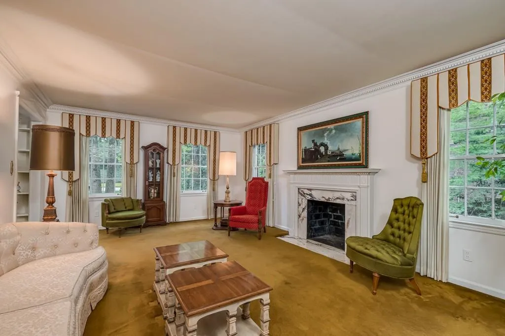 35 River Court Parkway, Sandy Springs, Georgia 30328, 4 Bedrooms Bedrooms, ,2 BathroomsBathrooms,Residential,Sold,35 River Court Parkway,6871288