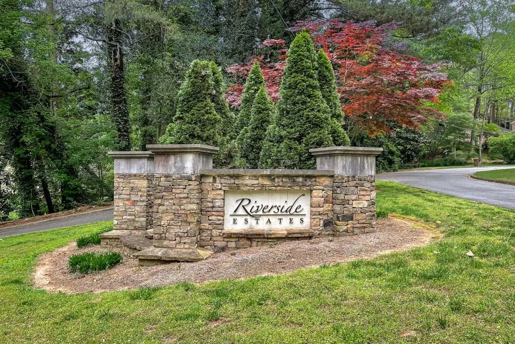 35 River Court Parkway, Sandy Springs, Georgia 30328, 4 Bedrooms Bedrooms, ,2 BathroomsBathrooms,Residential,Sold,35 River Court Parkway,6871288