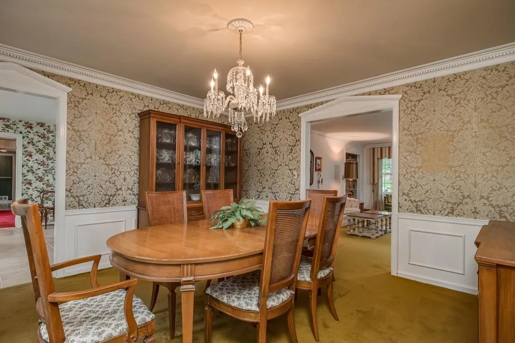 35 River Court Parkway, Sandy Springs, Georgia 30328, 4 Bedrooms Bedrooms, ,2 BathroomsBathrooms,Residential,Sold,35 River Court Parkway,6871288