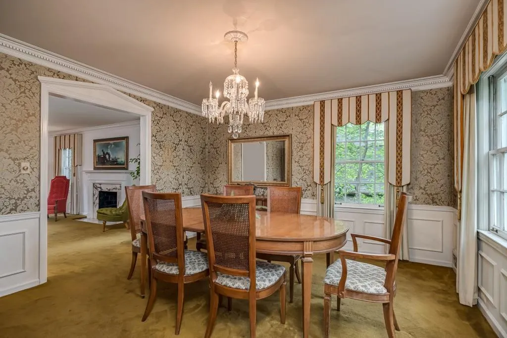35 River Court Parkway, Sandy Springs, Georgia 30328, 4 Bedrooms Bedrooms, ,2 BathroomsBathrooms,Residential,Sold,35 River Court Parkway,6871288