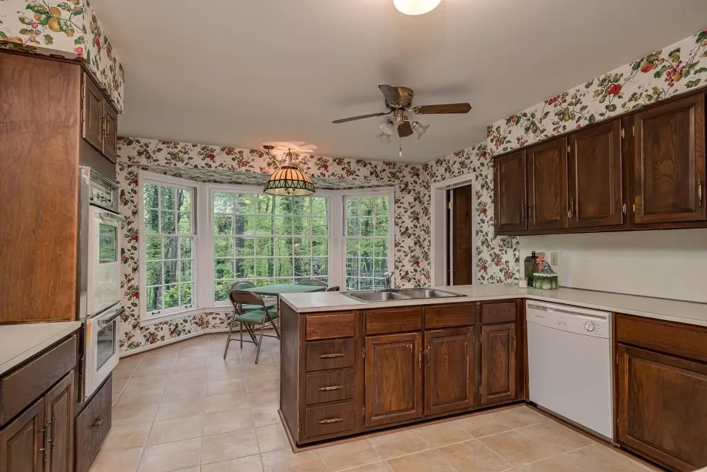 35 River Court Parkway, Sandy Springs, Georgia 30328, 4 Bedrooms Bedrooms, ,2 BathroomsBathrooms,Residential,Sold,35 River Court Parkway,6871288