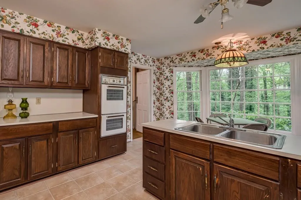35 River Court Parkway, Sandy Springs, Georgia 30328, 4 Bedrooms Bedrooms, ,2 BathroomsBathrooms,Residential,Sold,35 River Court Parkway,6871288
