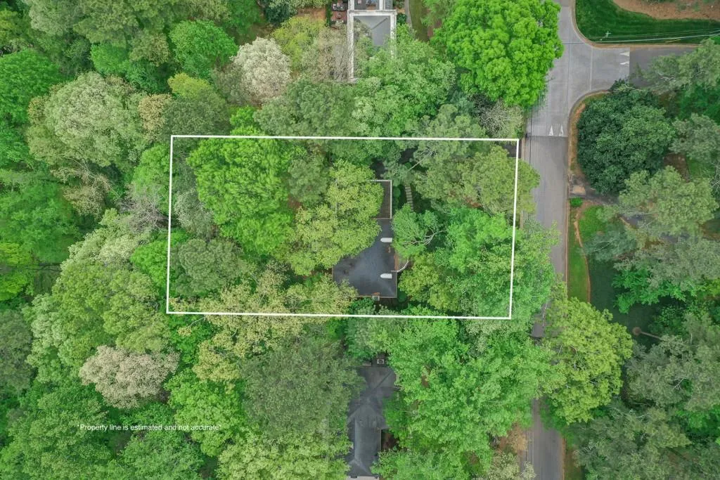 35 River Court Parkway, Sandy Springs, Georgia 30328, 4 Bedrooms Bedrooms, ,2 BathroomsBathrooms,Residential,Sold,35 River Court Parkway,6871288