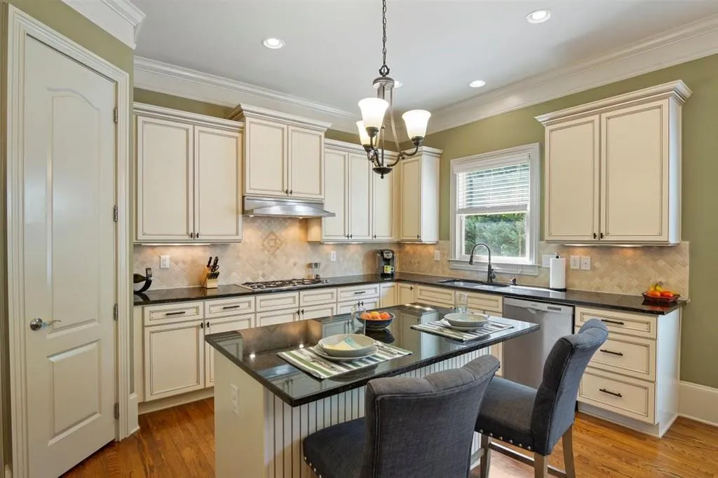6297 Mount Vernon Oaks Drive, Sandy Springs, Georgia 30328, 5 Bedrooms Bedrooms, ,4 BathroomsBathrooms,Residential,Sold,6297 Mount Vernon Oaks Drive,6754879