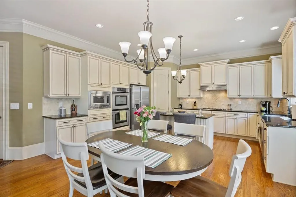 6297 Mount Vernon Oaks Drive, Sandy Springs, Georgia 30328, 5 Bedrooms Bedrooms, ,4 BathroomsBathrooms,Residential,Sold,6297 Mount Vernon Oaks Drive,6754879