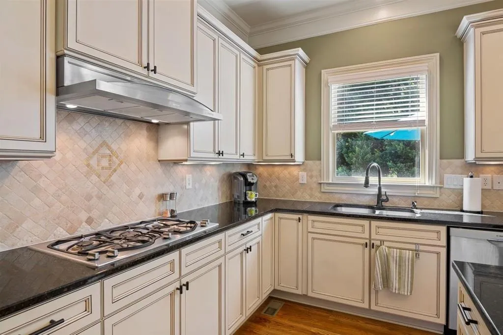 6297 Mount Vernon Oaks Drive, Sandy Springs, Georgia 30328, 5 Bedrooms Bedrooms, ,4 BathroomsBathrooms,Residential,Sold,6297 Mount Vernon Oaks Drive,6754879