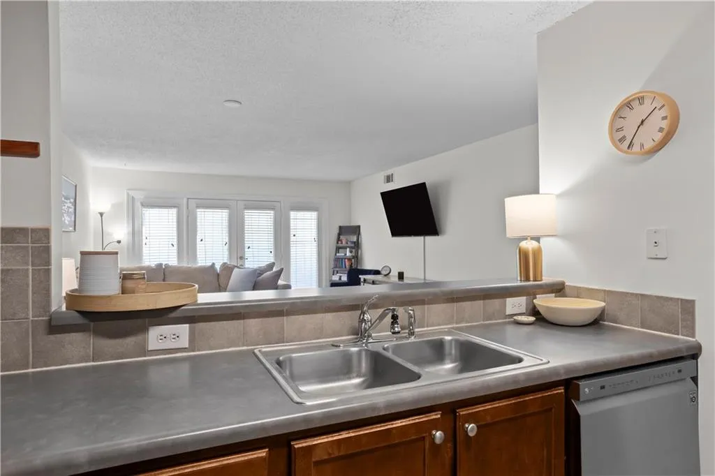 3650 Ashford Dunwoody Road Ne Unit 515, Atlanta, Georgia 30319, 1 Bedroom Bedrooms, ,1 BathroomBathrooms,Residential,For Sale,3650 Ashford Dunwoody Road Ne Unit 515,7632775