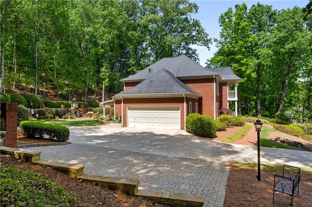 1805 Brandon Hall Drive, Sandy Springs, Georgia 30350, 5 Bedrooms Bedrooms, ,4 BathroomsBathrooms,Residential,Sold,1805 Brandon Hall Drive,7210210