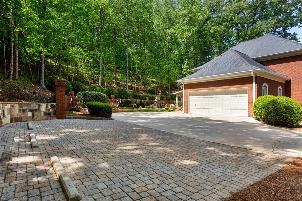 1805 Brandon Hall Drive, Sandy Springs, Georgia 30350, 5 Bedrooms Bedrooms, ,4 BathroomsBathrooms,Residential,Sold,1805 Brandon Hall Drive,7210210