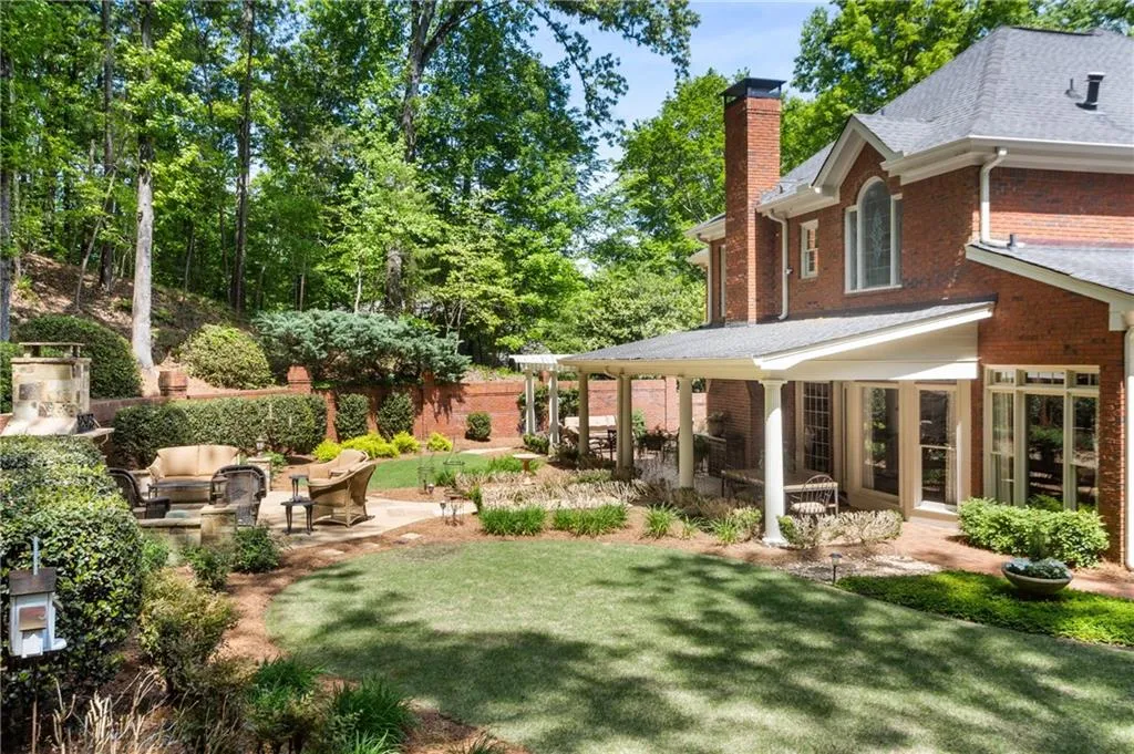 1805 Brandon Hall Drive, Sandy Springs, Georgia 30350, 5 Bedrooms Bedrooms, ,4 BathroomsBathrooms,Residential,Sold,1805 Brandon Hall Drive,7210210