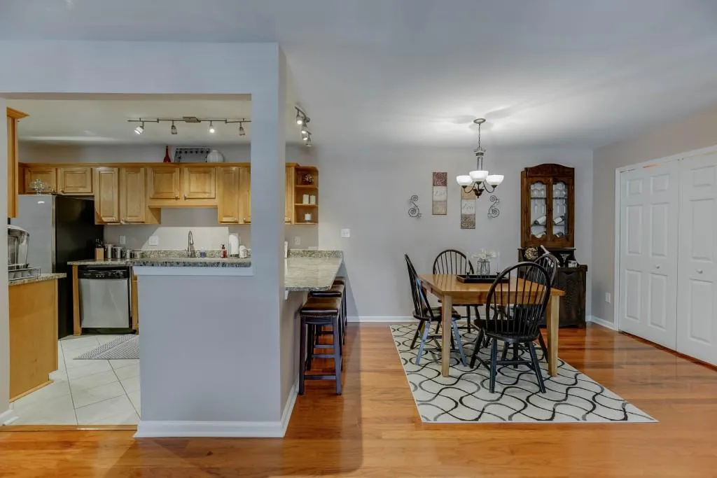 1607 Brighton Point, Sandy Springs, Georgia 30328, 3 Bedrooms Bedrooms, ,2 BathroomsBathrooms,Residential,Sold,1607 Brighton Point,6598629