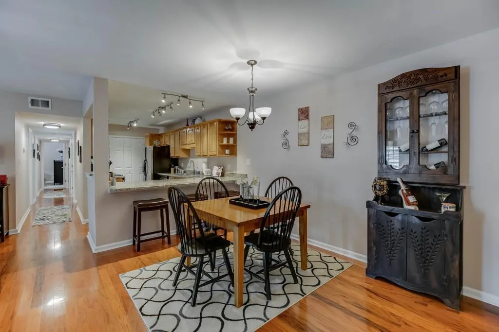 1607 Brighton Point, Sandy Springs, Georgia 30328, 3 Bedrooms Bedrooms, ,2 BathroomsBathrooms,Residential,Sold,1607 Brighton Point,6598629