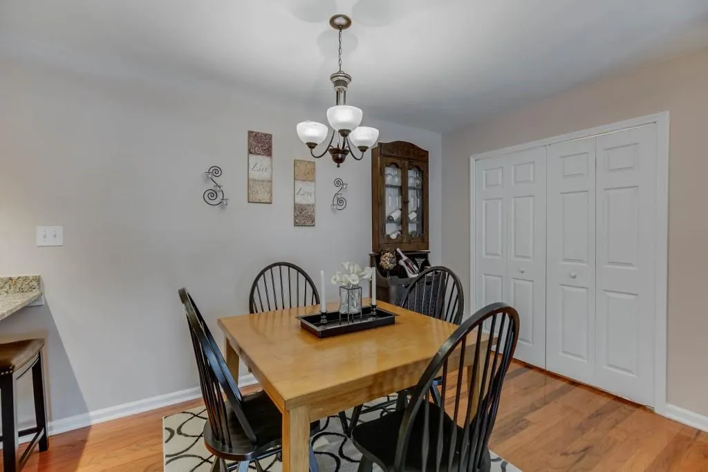 1607 Brighton Point, Sandy Springs, Georgia 30328, 3 Bedrooms Bedrooms, ,2 BathroomsBathrooms,Residential,Sold,1607 Brighton Point,6598629