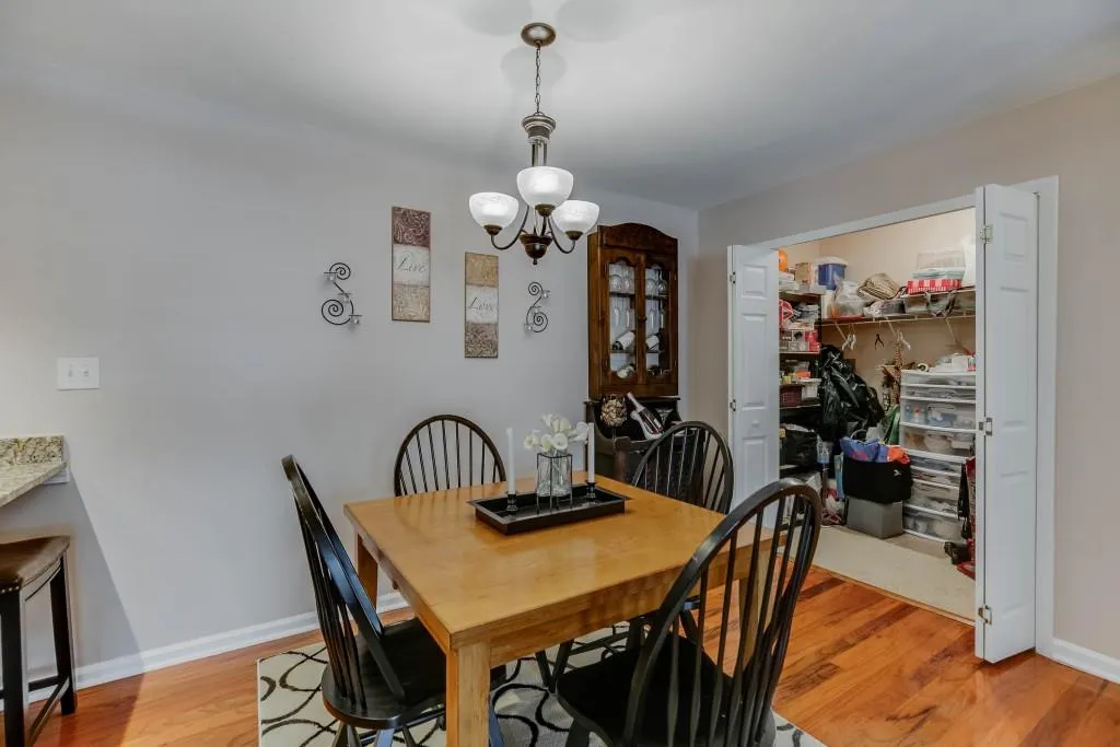 1607 Brighton Point, Sandy Springs, Georgia 30328, 3 Bedrooms Bedrooms, ,2 BathroomsBathrooms,Residential,Sold,1607 Brighton Point,6598629