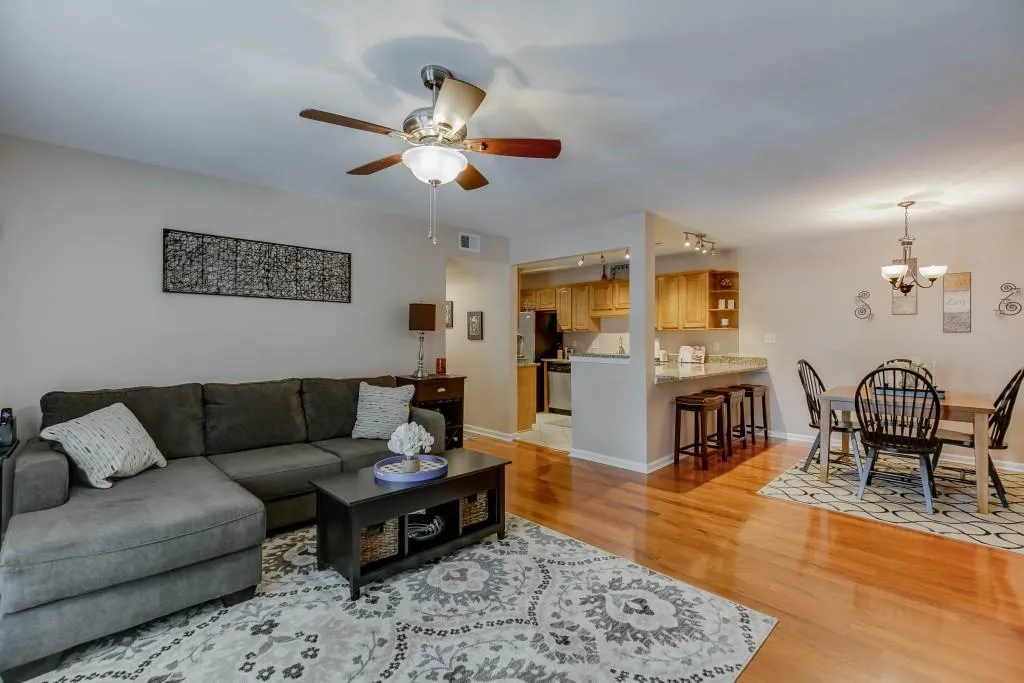 1607 Brighton Point, Sandy Springs, Georgia 30328, 3 Bedrooms Bedrooms, ,2 BathroomsBathrooms,Residential,Sold,1607 Brighton Point,6598629