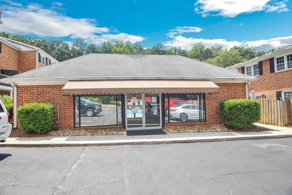 6520 Roswell Road Ne Unit 3, Sandy Springs, Georgia 30328, 3 Bedrooms Bedrooms, ,2 BathroomsBathrooms,Residential,Sold,6520 Roswell Road Ne Unit 3,6756861