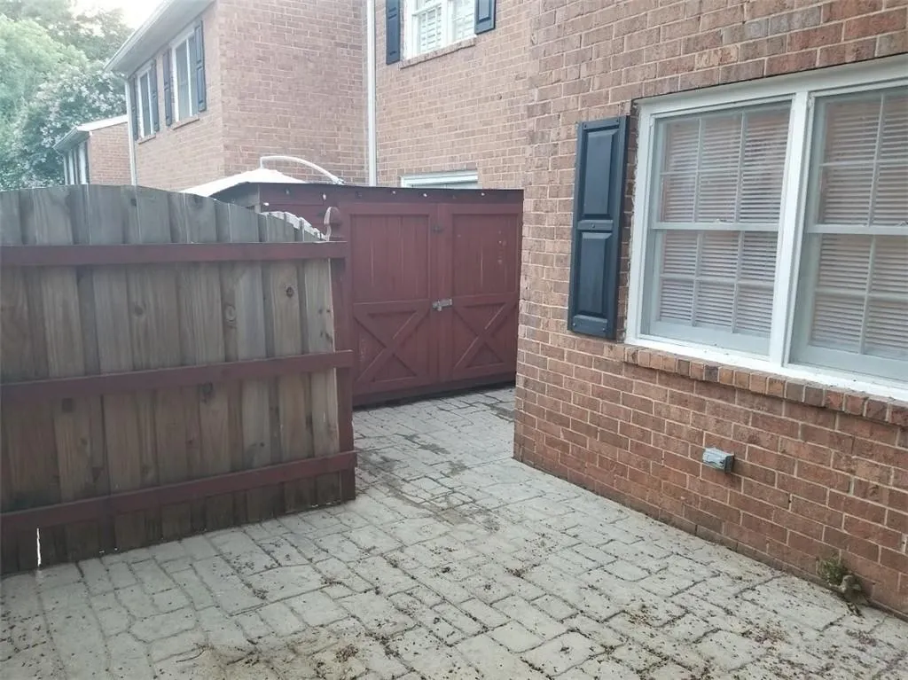 6520 Roswell Road Ne Unit 3, Sandy Springs, Georgia 30328, 3 Bedrooms Bedrooms, ,2 BathroomsBathrooms,Residential,Sold,6520 Roswell Road Ne Unit 3,6756861