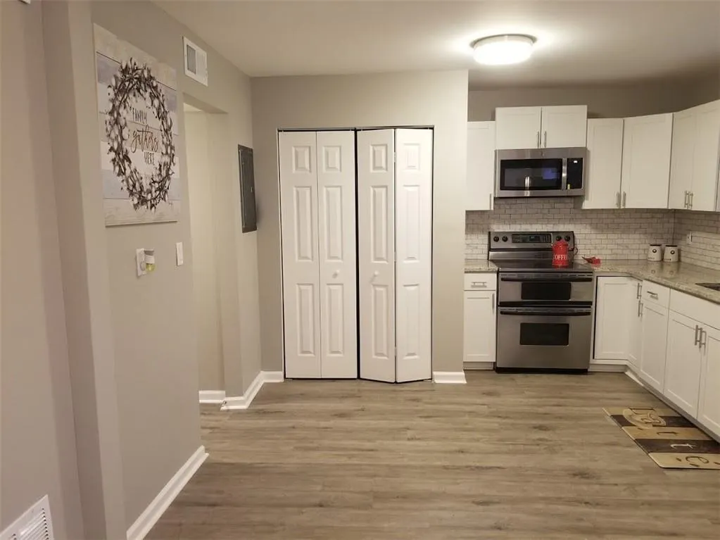 6520 Roswell Road Ne Unit 3, Sandy Springs, Georgia 30328, 3 Bedrooms Bedrooms, ,2 BathroomsBathrooms,Residential,Sold,6520 Roswell Road Ne Unit 3,6756861