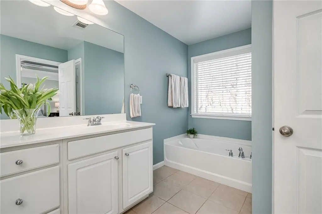 602 Pember Point, Sandy Springs, Georgia 30350, 3 Bedrooms Bedrooms, ,3 BathroomsBathrooms,Residential,Sold,602 Pember Point,6988395
