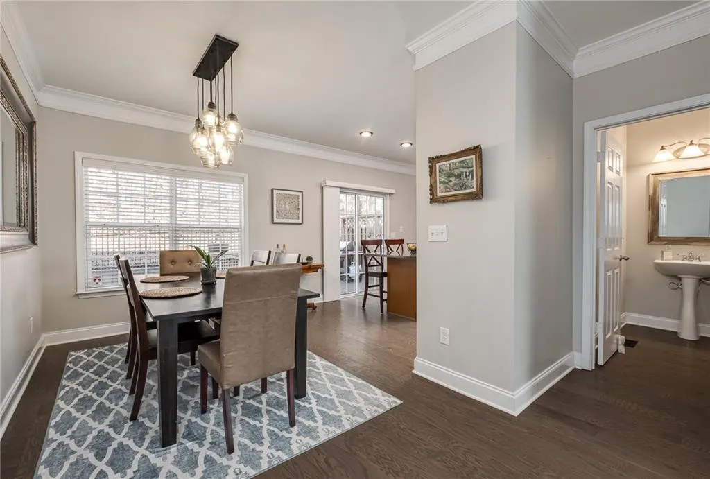 602 Pember Point, Sandy Springs, Georgia 30350, 3 Bedrooms Bedrooms, ,3 BathroomsBathrooms,Residential,Sold,602 Pember Point,6988395