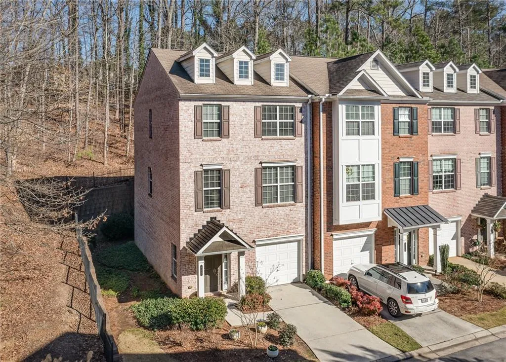 602 Pember Point, Sandy Springs, Georgia 30350, 3 Bedrooms Bedrooms, ,3 BathroomsBathrooms,Residential,Sold,602 Pember Point,6988395