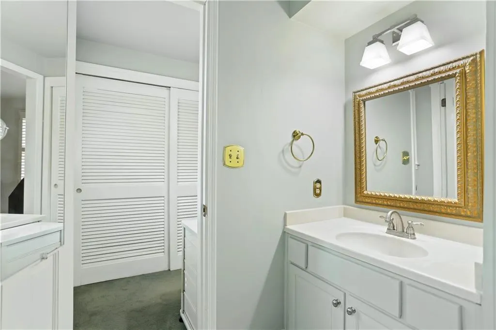 800 Sudbury Road, Sandy Springs, Georgia 30328, 4 Bedrooms Bedrooms, ,3 BathroomsBathrooms,Residential,Sold,800 Sudbury Road,6600646