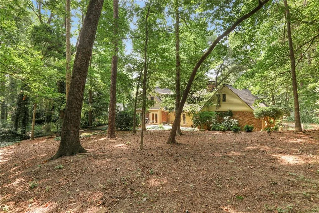 800 Sudbury Road, Sandy Springs, Georgia 30328, 4 Bedrooms Bedrooms, ,3 BathroomsBathrooms,Residential,Sold,800 Sudbury Road,6600646