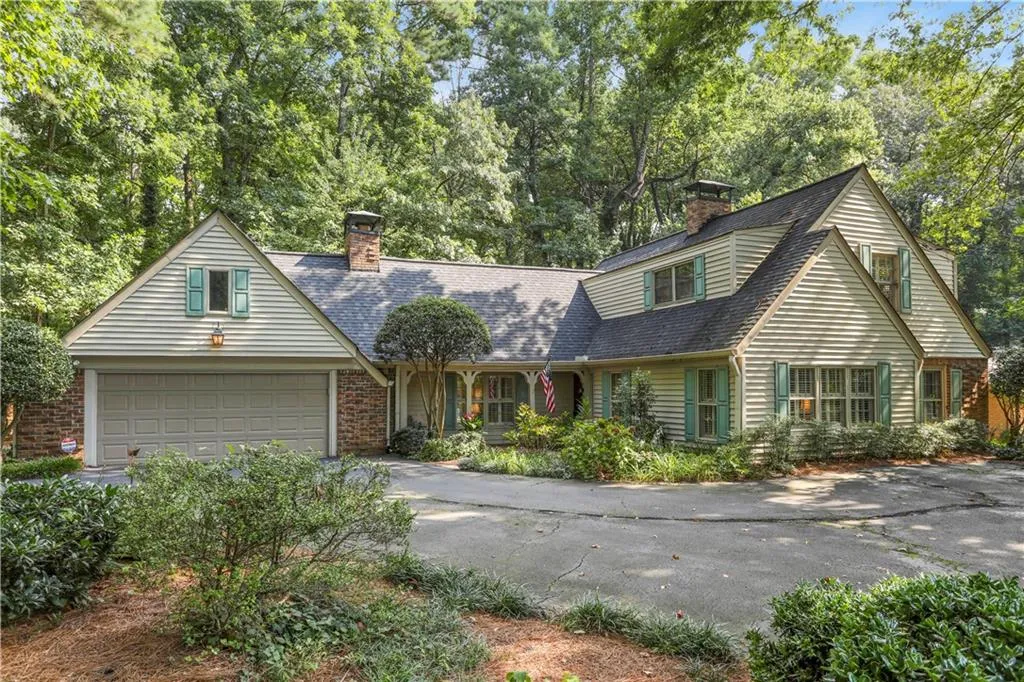 800 Sudbury Road, Sandy Springs, Georgia 30328, 4 Bedrooms Bedrooms, ,3 BathroomsBathrooms,Residential,Sold,800 Sudbury Road,6600646