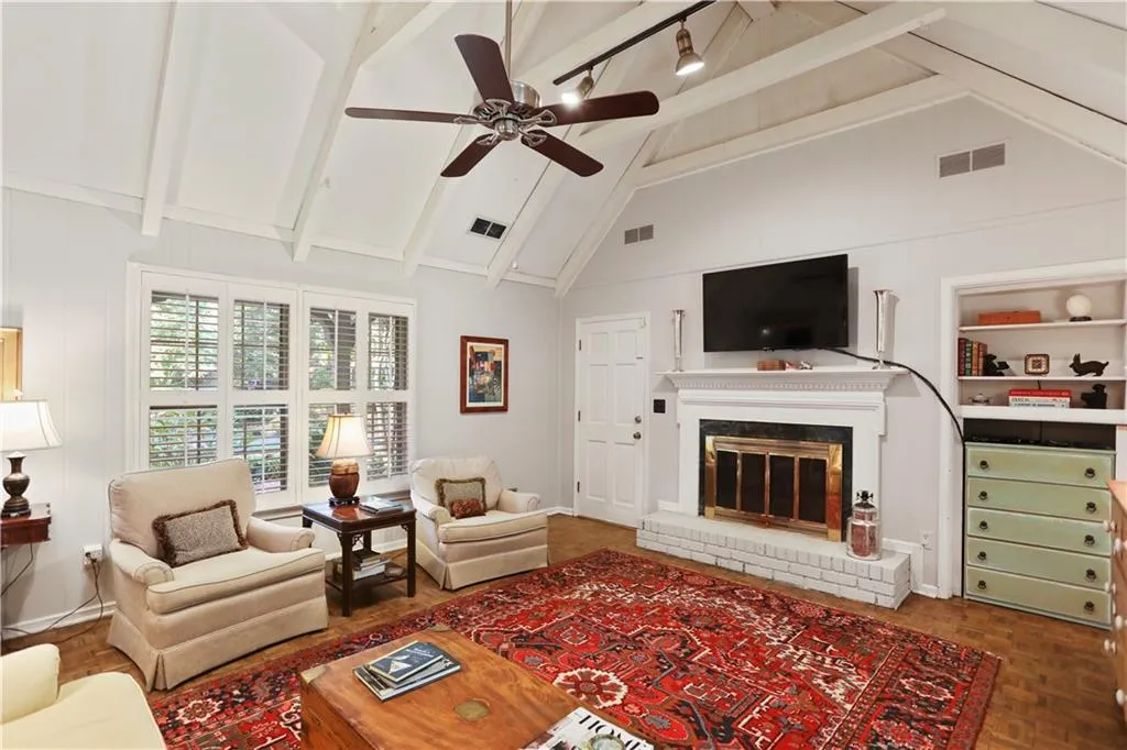 800 Sudbury Road, Sandy Springs, Georgia 30328, 4 Bedrooms Bedrooms, ,3 BathroomsBathrooms,Residential,Sold,800 Sudbury Road,6600646