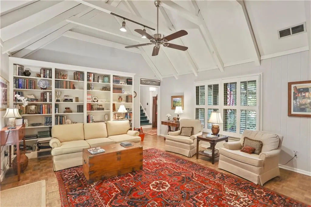 800 Sudbury Road, Sandy Springs, Georgia 30328, 4 Bedrooms Bedrooms, ,3 BathroomsBathrooms,Residential,Sold,800 Sudbury Road,6600646