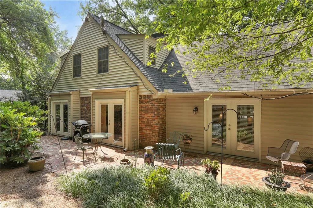 800 Sudbury Road, Sandy Springs, Georgia 30328, 4 Bedrooms Bedrooms, ,3 BathroomsBathrooms,Residential,Sold,800 Sudbury Road,6600646