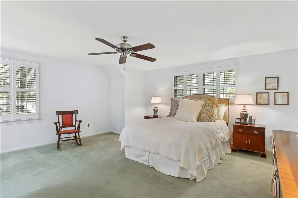 800 Sudbury Road, Sandy Springs, Georgia 30328, 4 Bedrooms Bedrooms, ,3 BathroomsBathrooms,Residential,Sold,800 Sudbury Road,6600646