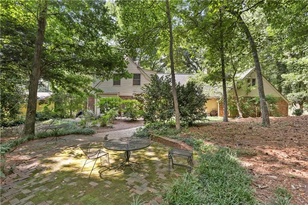 800 Sudbury Road, Sandy Springs, Georgia 30328, 4 Bedrooms Bedrooms, ,3 BathroomsBathrooms,Residential,Sold,800 Sudbury Road,6600646