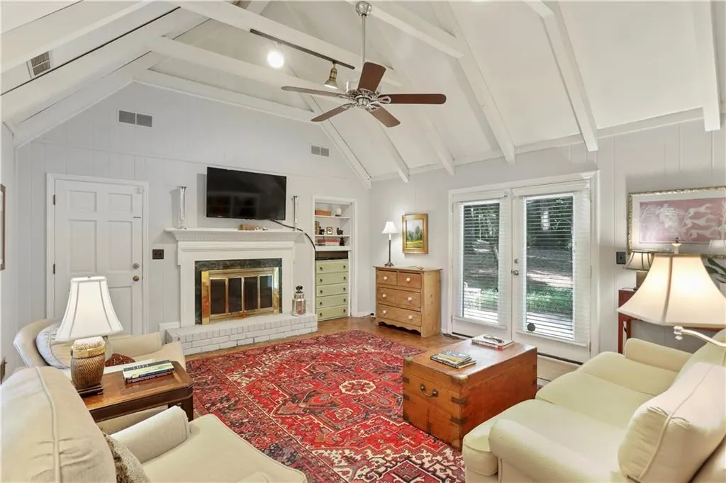 800 Sudbury Road, Sandy Springs, Georgia 30328, 4 Bedrooms Bedrooms, ,3 BathroomsBathrooms,Residential,Sold,800 Sudbury Road,6600646