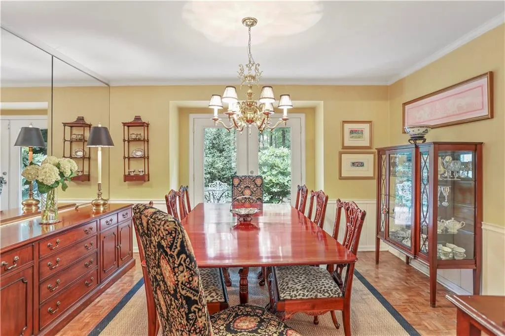 800 Sudbury Road, Sandy Springs, Georgia 30328, 4 Bedrooms Bedrooms, ,3 BathroomsBathrooms,Residential,Sold,800 Sudbury Road,6600646