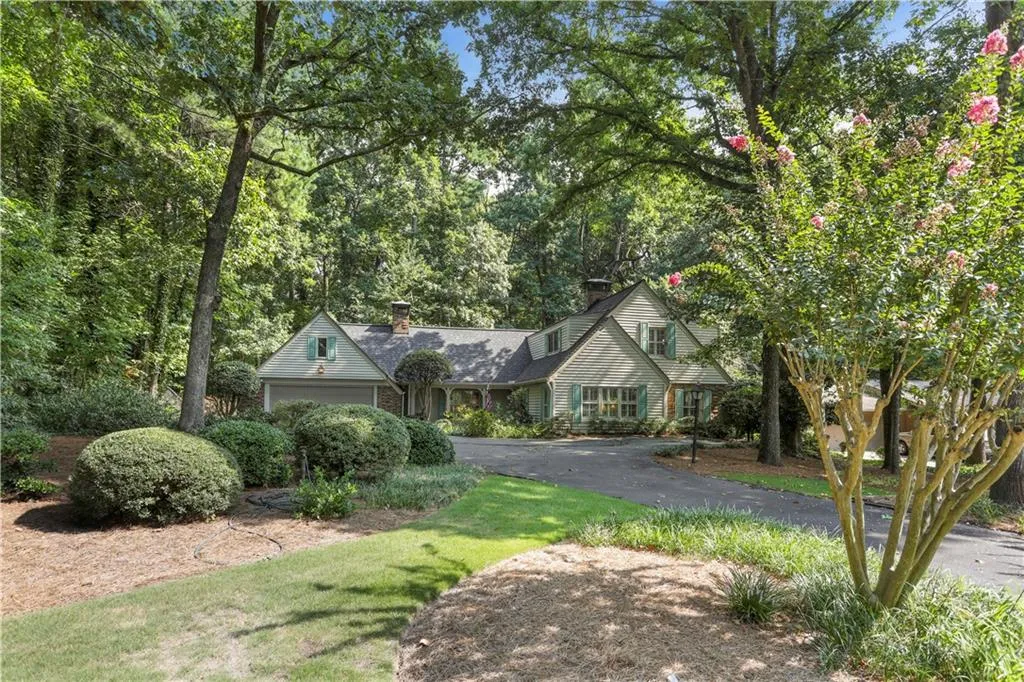 800 Sudbury Road, Sandy Springs, Georgia 30328, 4 Bedrooms Bedrooms, ,3 BathroomsBathrooms,Residential,Sold,800 Sudbury Road,6600646