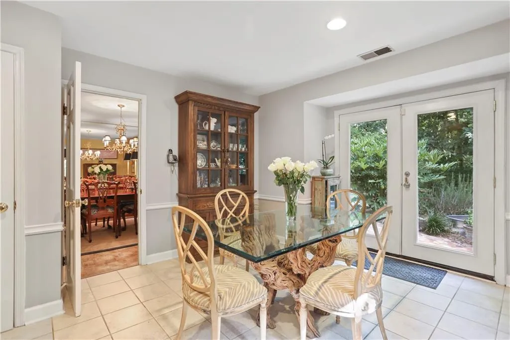 800 Sudbury Road, Sandy Springs, Georgia 30328, 4 Bedrooms Bedrooms, ,3 BathroomsBathrooms,Residential,Sold,800 Sudbury Road,6600646