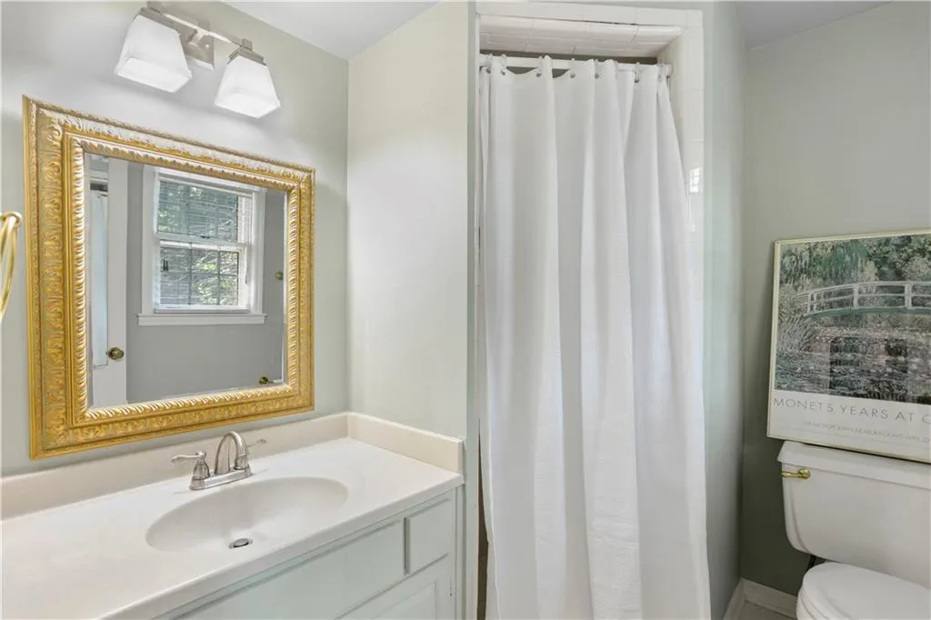 800 Sudbury Road, Sandy Springs, Georgia 30328, 4 Bedrooms Bedrooms, ,3 BathroomsBathrooms,Residential,Sold,800 Sudbury Road,6600646