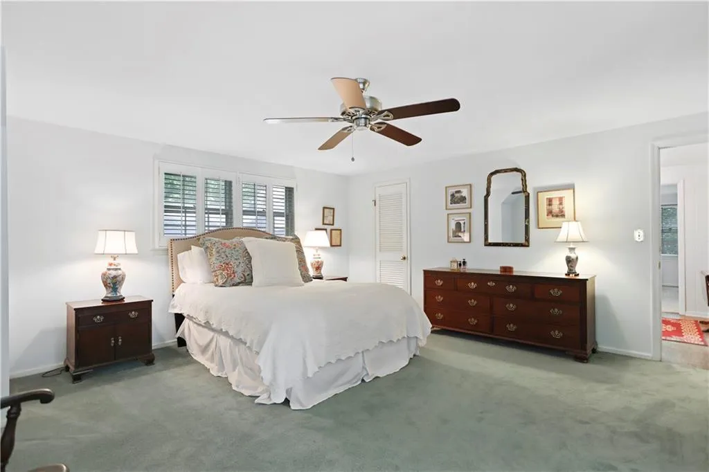 800 Sudbury Road, Sandy Springs, Georgia 30328, 4 Bedrooms Bedrooms, ,3 BathroomsBathrooms,Residential,Sold,800 Sudbury Road,6600646