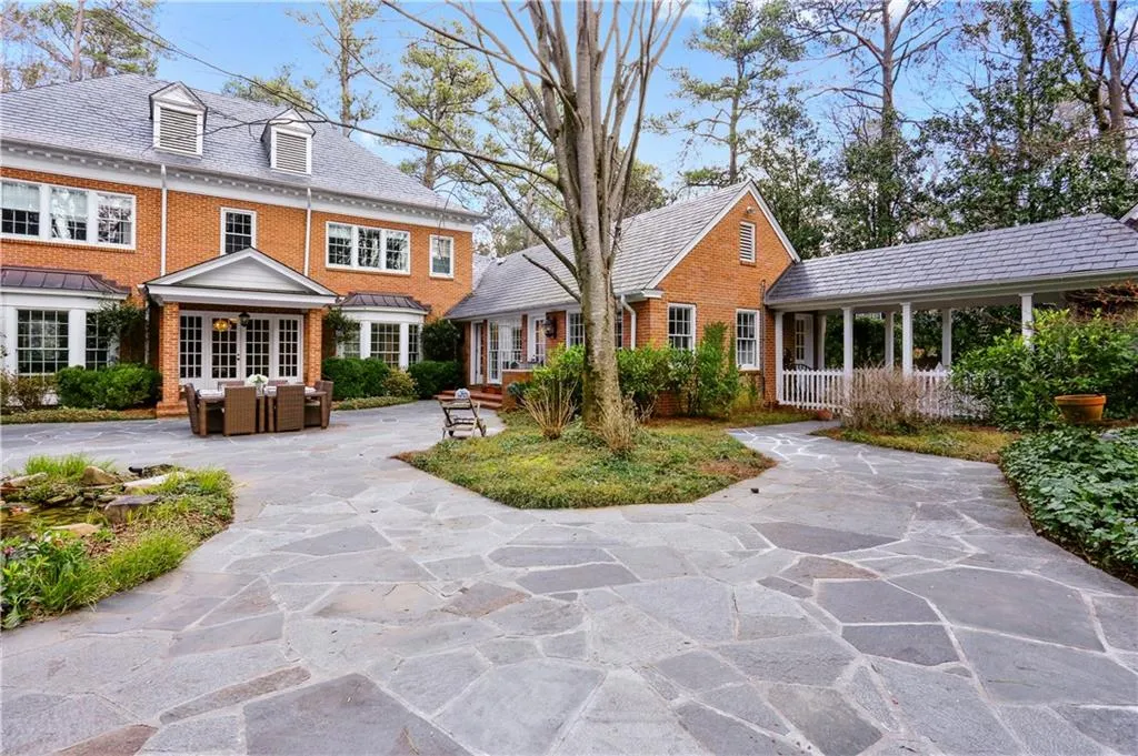 650 W Paces Ferry Road Nw, Atlanta, Georgia 30327, 5 Bedrooms Bedrooms, ,5 BathroomsBathrooms,Residential,Sold,650 W Paces Ferry Road Nw,5805428