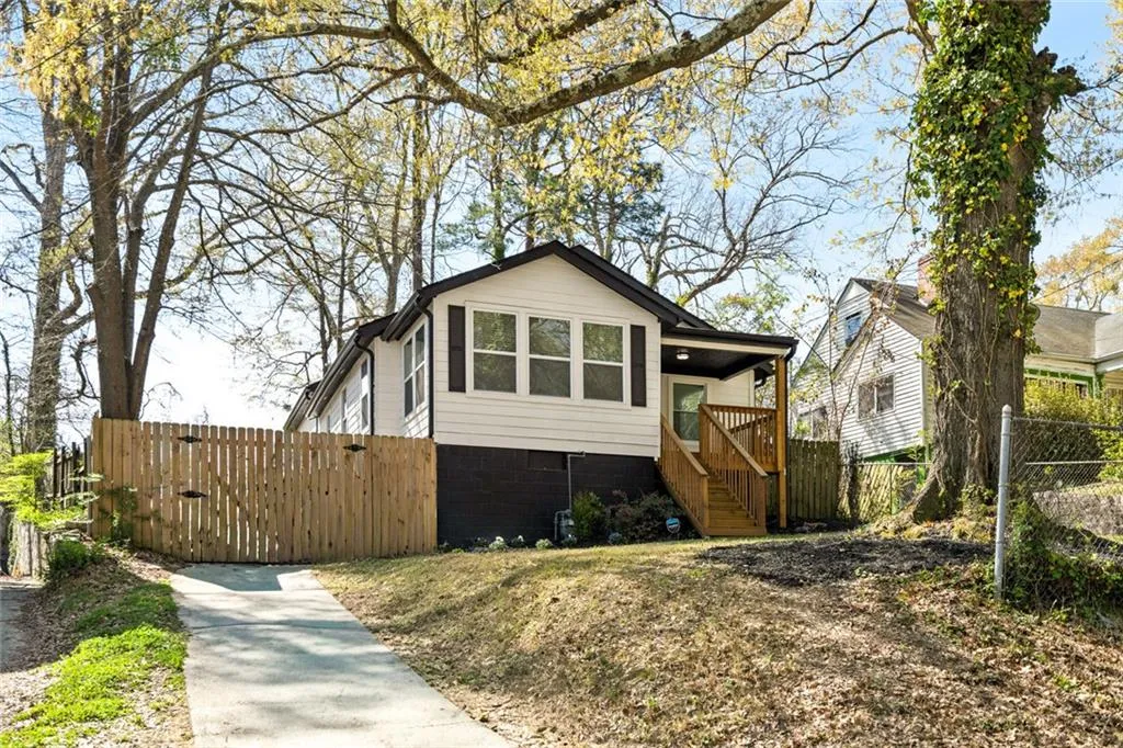 1422 Kennesaw Drive, Atlanta, Georgia 30318, 3 Bedrooms Bedrooms, 0 ,2 BathroomsBathrooms,Residential,For Sale,1422 Kennesaw Drive,7743567